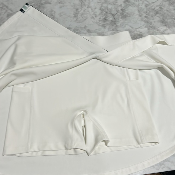 LOU & GREY WOMENS STRIPED LUVSTRETCH OVERLAP SKORT WHITE  Sz SMALL - Picture 8 of 12